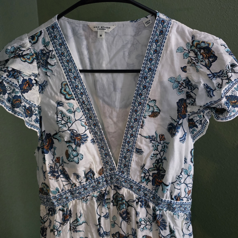 Max Studio Floral V-Neck Women's Top - White and Blue